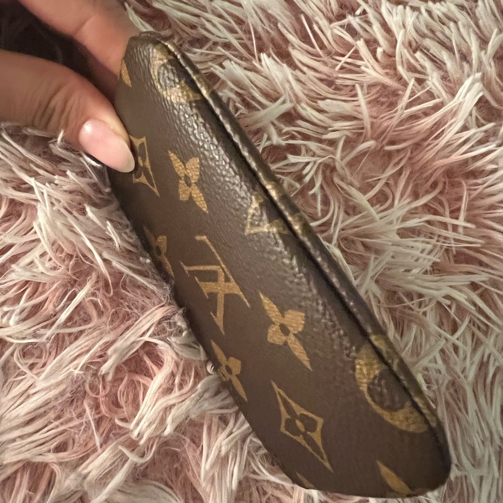 LV Key Pouch 🍓SOLD🍓 - Picture 7 of 17